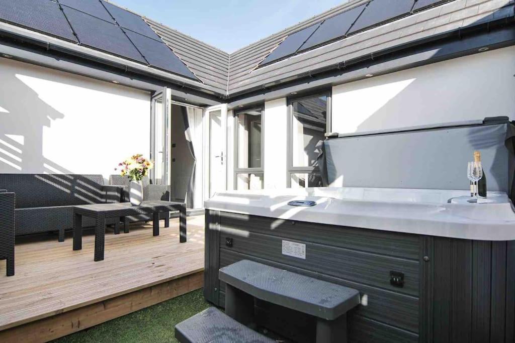 Casa vacanze Hoxne - Poppy With Private Hot Tub